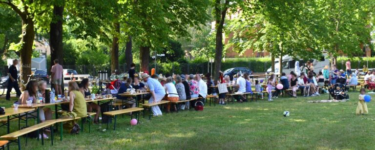6. Langer Tisch der Kulturen auf dem Branitzer Platz
