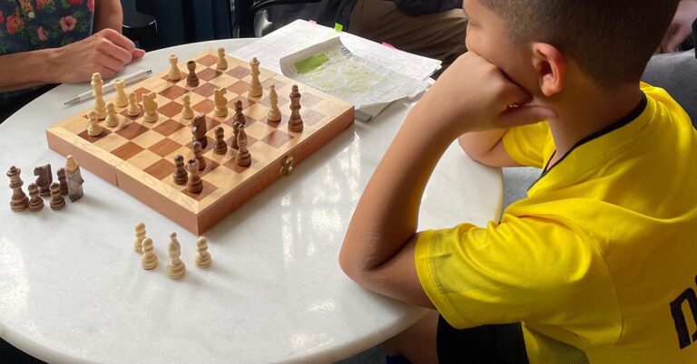 Spielen verbindet – Domino, Backgammon, Schach