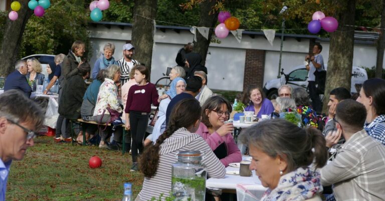 7. Langer Tisch der Kulturen auf dem Branitzer Platz