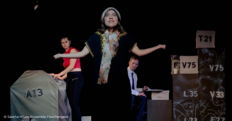 »Jeder hat sein eigenes Grab« – Theaterstück – Ensemble Flaschengeist