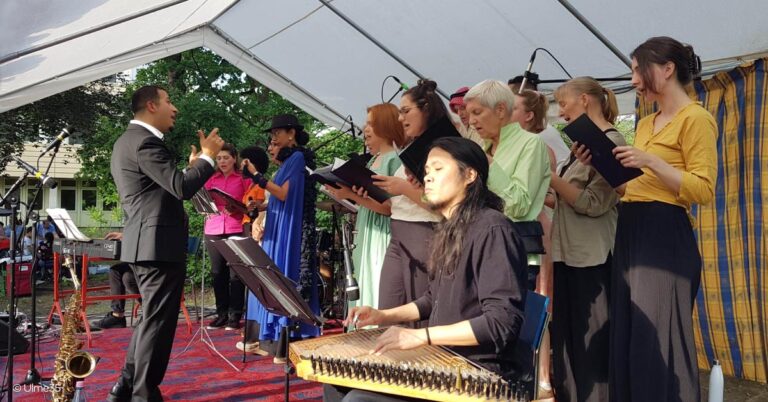 Ulme35-Chor mit Omar Znkawan Band – Sommerkonzert