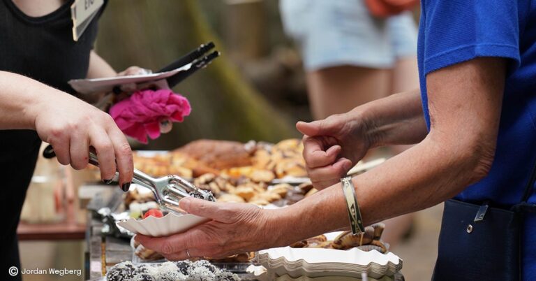 8. Langer Tisch der Kulturen auf dem Branitzer Platz